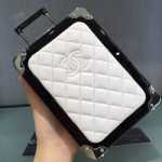 샤넬 미니백 화이트