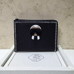 펜디 karlito 스터드 디테일 집업 클러치