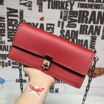 발렌티노 락스터드 클러치 가방