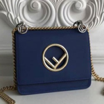 펜디 KANI BAG 19cm