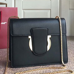 페레가모 체인플랩백 20cm