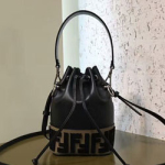 펜디 컬러의 가죽 미니백 8BS025