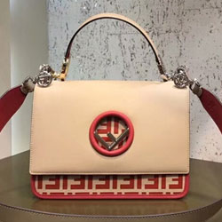 펜디 가죽 플랩백 8BT2820