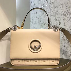 펜디 가죽 플랩백 8BE2818