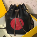 펜디  몬트레조  컬러의 가죽 미니 백 298