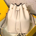 펜디  몬트레조  컬러의 가죽 미니 백 298