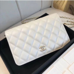 샤넬 클래식 플랩 백 A02020