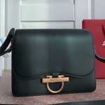 페레가모 크로스백  21H321