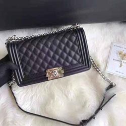 샤넬 캐비어 은장 보이백 블랙