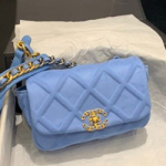 샤넬 19 웨이스트 백 AS1163