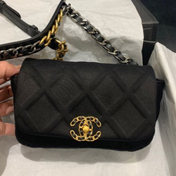 샤넬 19 웨이스트 백 AS1163