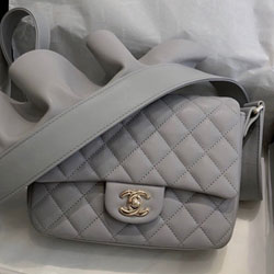 샤넬 플랩 백 AS200513