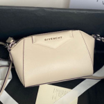  지방시 크로스백 201021