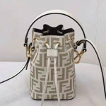 펜디 컬러의 가죽 미니백 8BS023