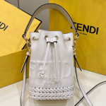 펜디 컬러의 가죽 미니백 8537