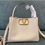 발렌티노 크로스백 240614M