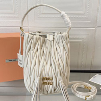 미우미우 숄더백  5BE084