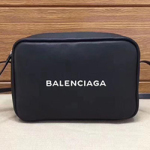 발렌시아가 카메라백 B-585514